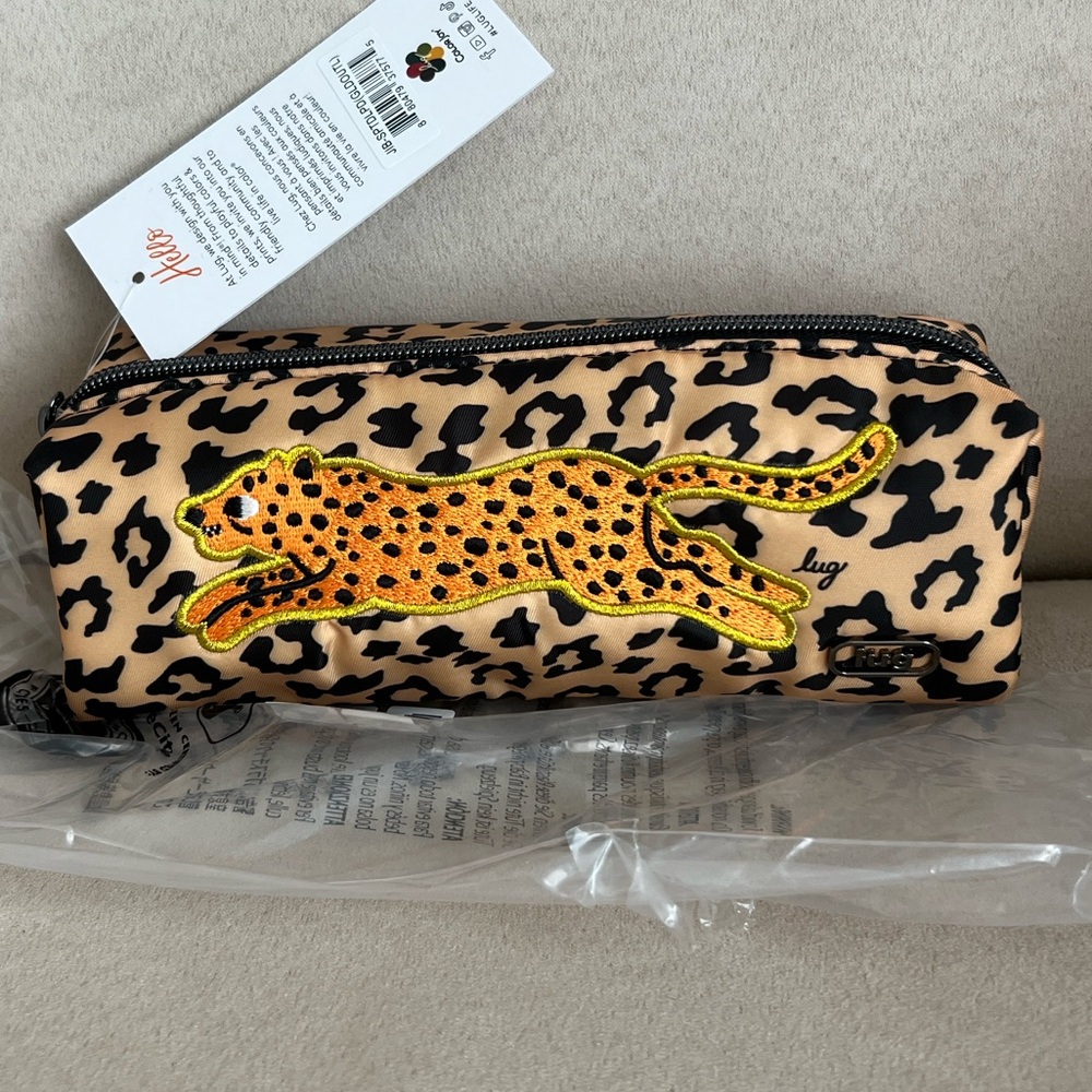 NEW!  Lug Embroidered Jib Zip Pouch in Spotted Leopard 🐆